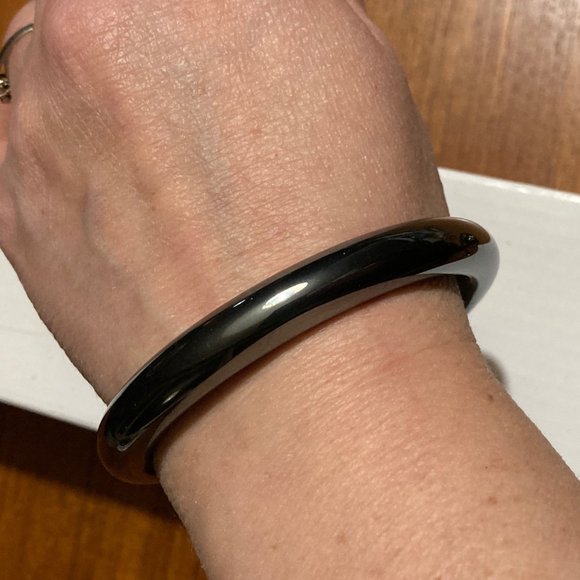 Hematite bangle - Picture 4 of 4